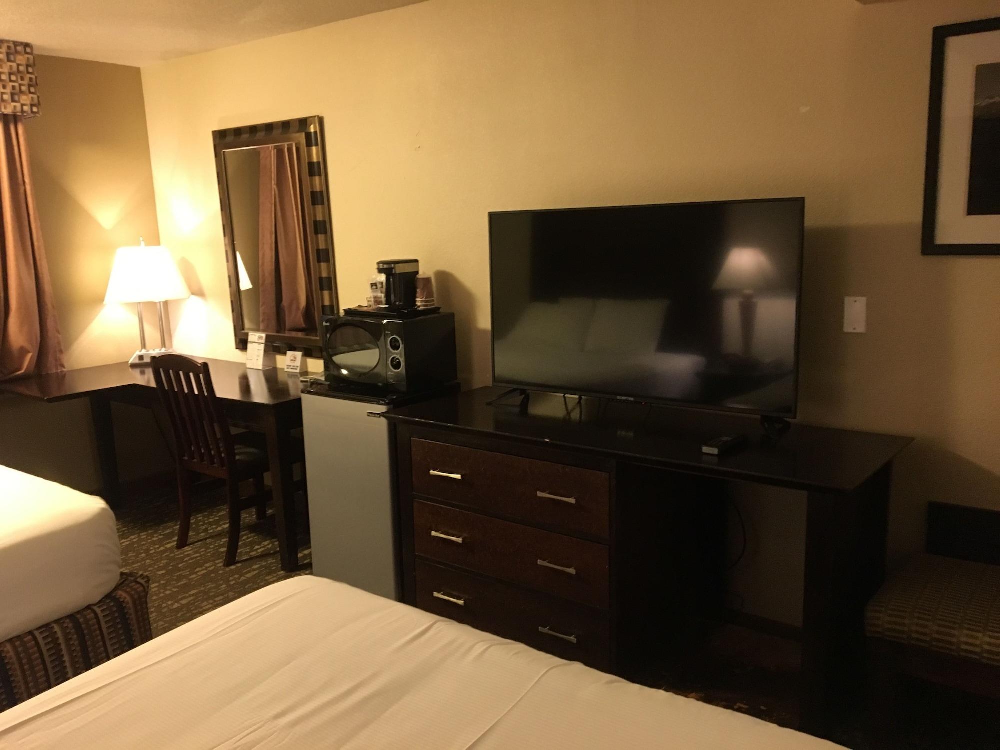 Motel District By Oyo Convention Center 3*