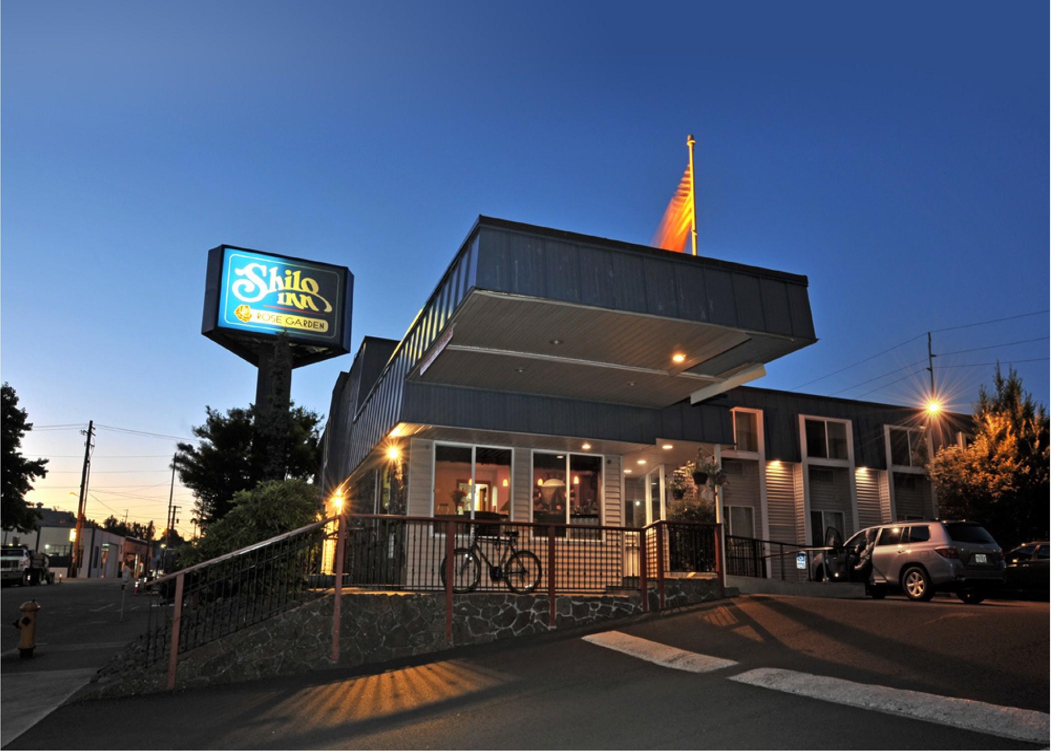 Motel District By Oyo Convention Center