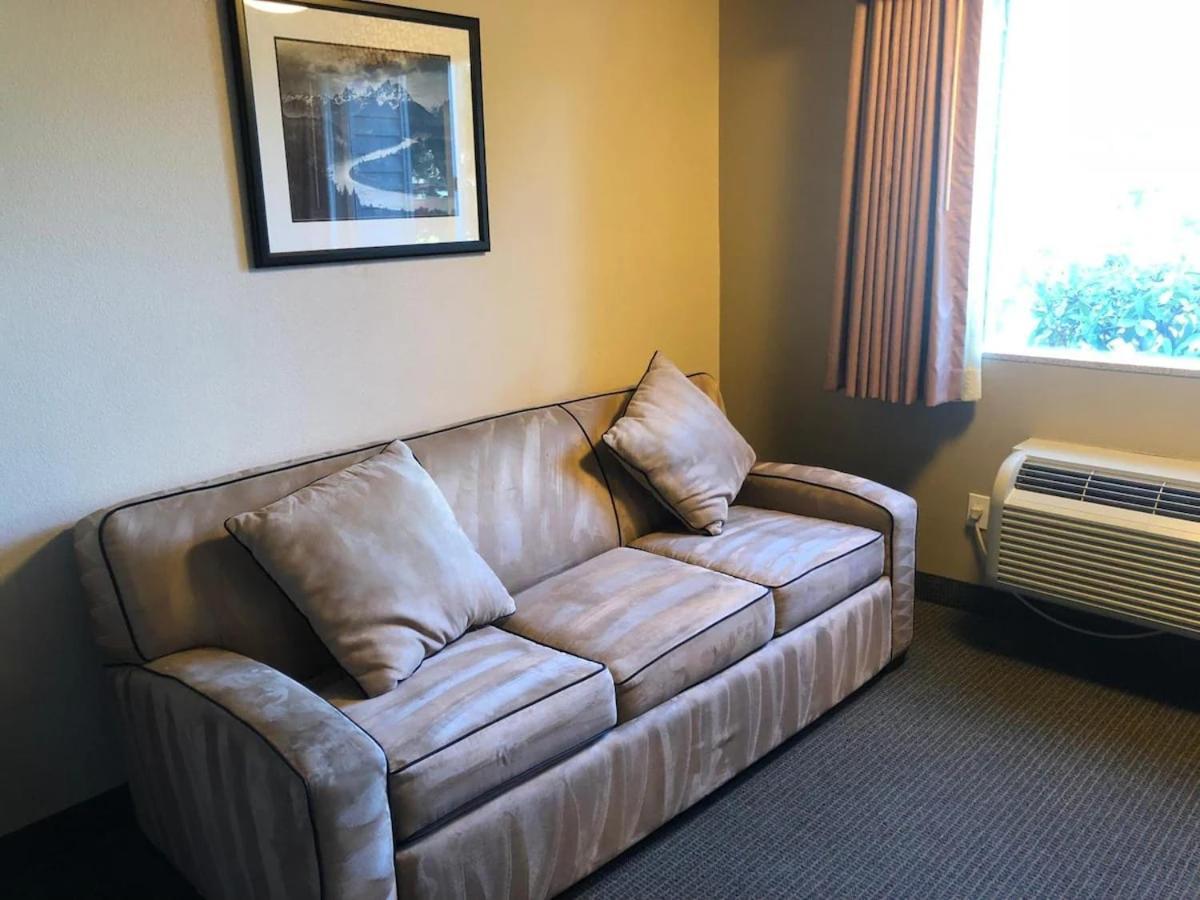 District By Oyo Convention Center Motel 3*