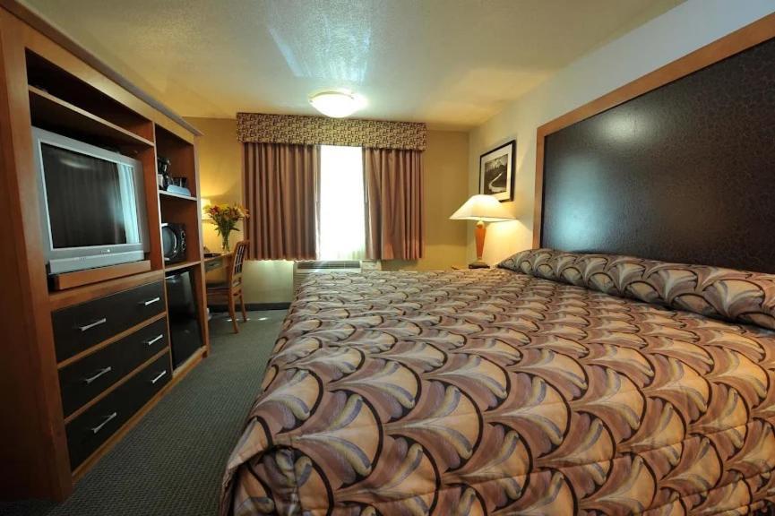 District By Oyo Convention Center Motel