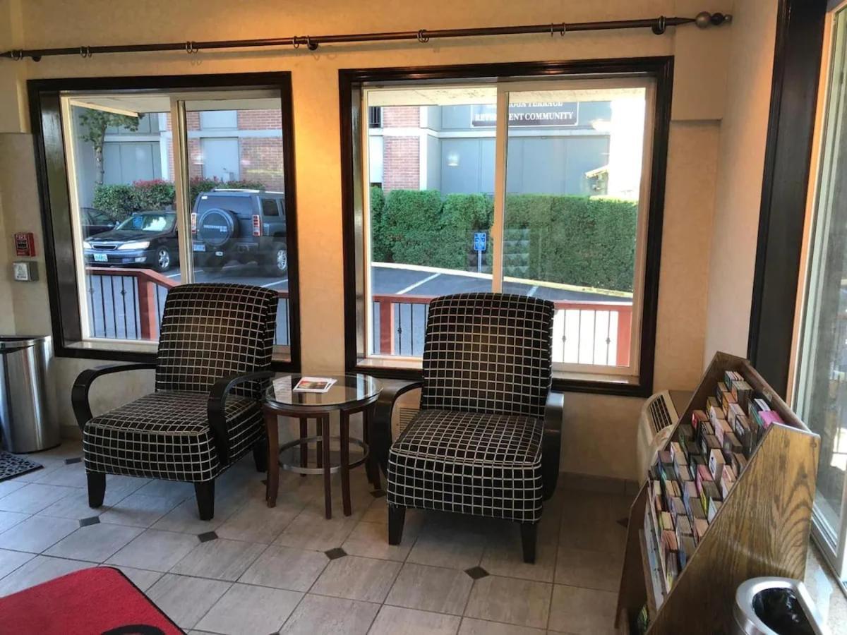 District By Oyo Convention Center Motel 3*
