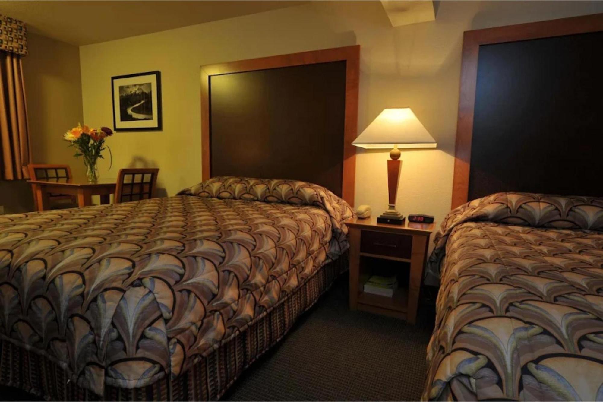 District By Oyo Convention Center Motel Portland
