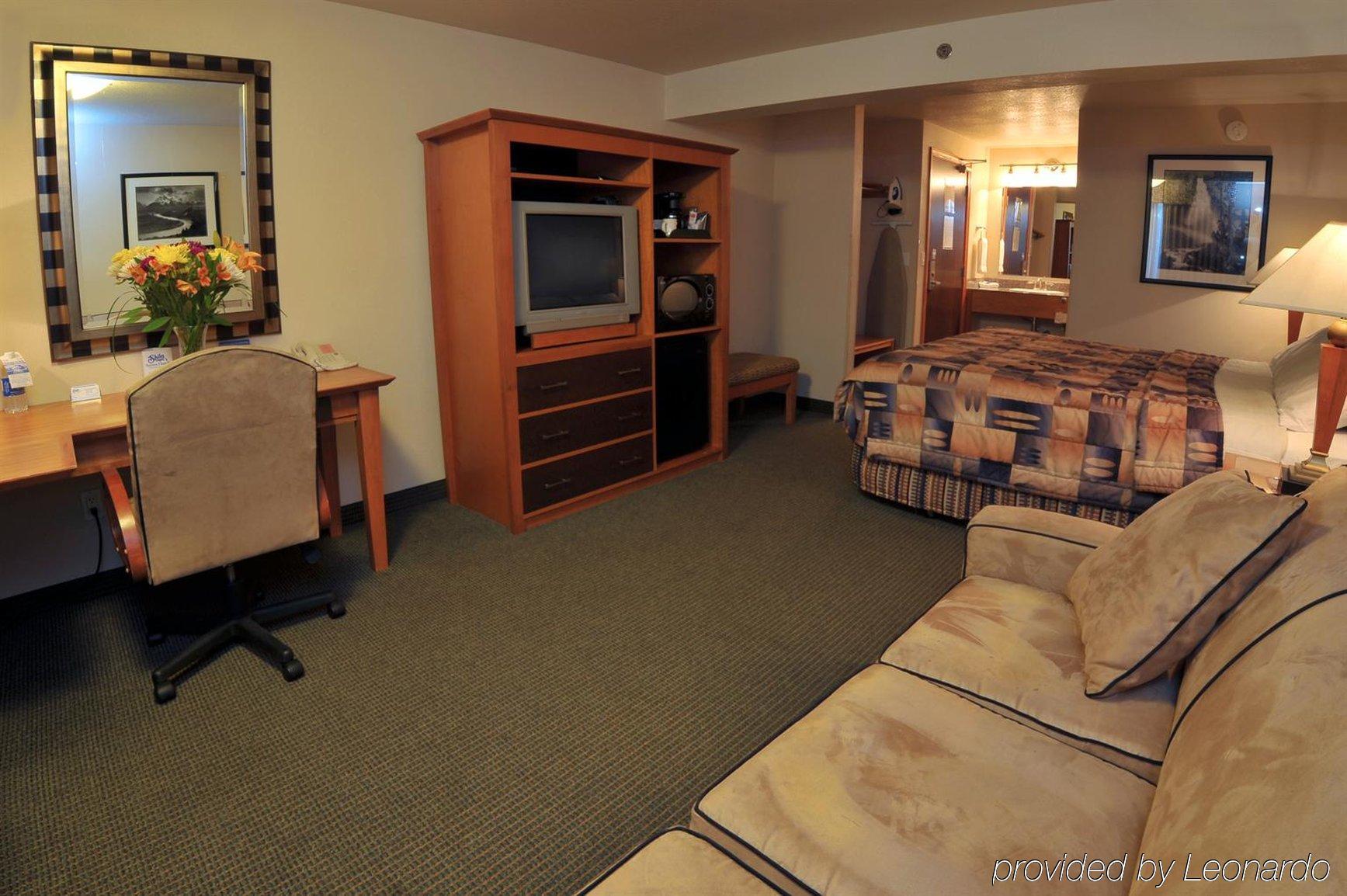 District By Oyo Convention Center 3*