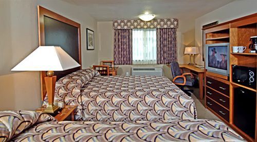 District By Oyo Convention Center Motel