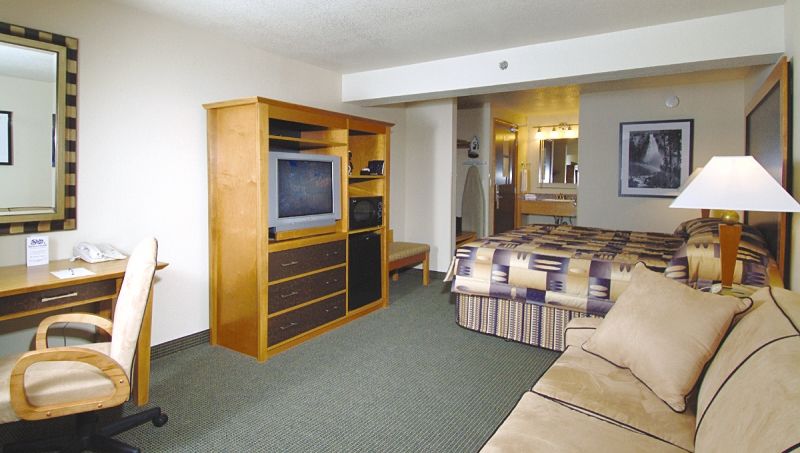 District By Oyo Convention Center 3*