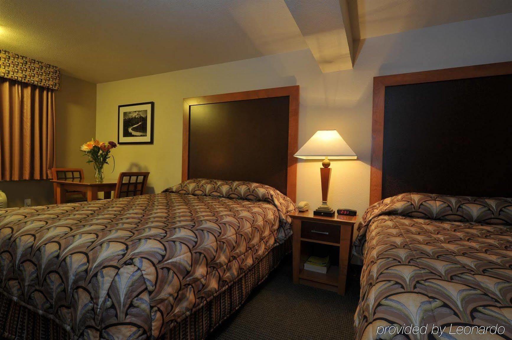 District By Oyo Convention Center Motel